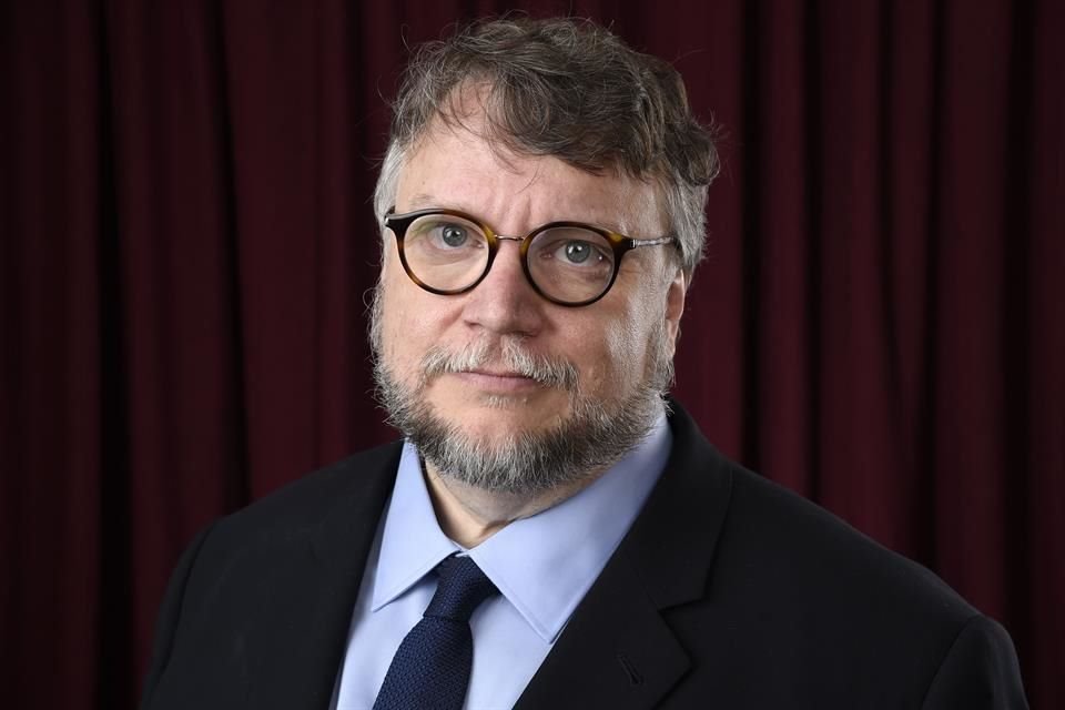 Guillermo del Toro dice que no se calla ante las injusticias, pero tampoco se guarda recomendaciones artísticas. Así, asegura, maneja su vida y sus redes sociales.