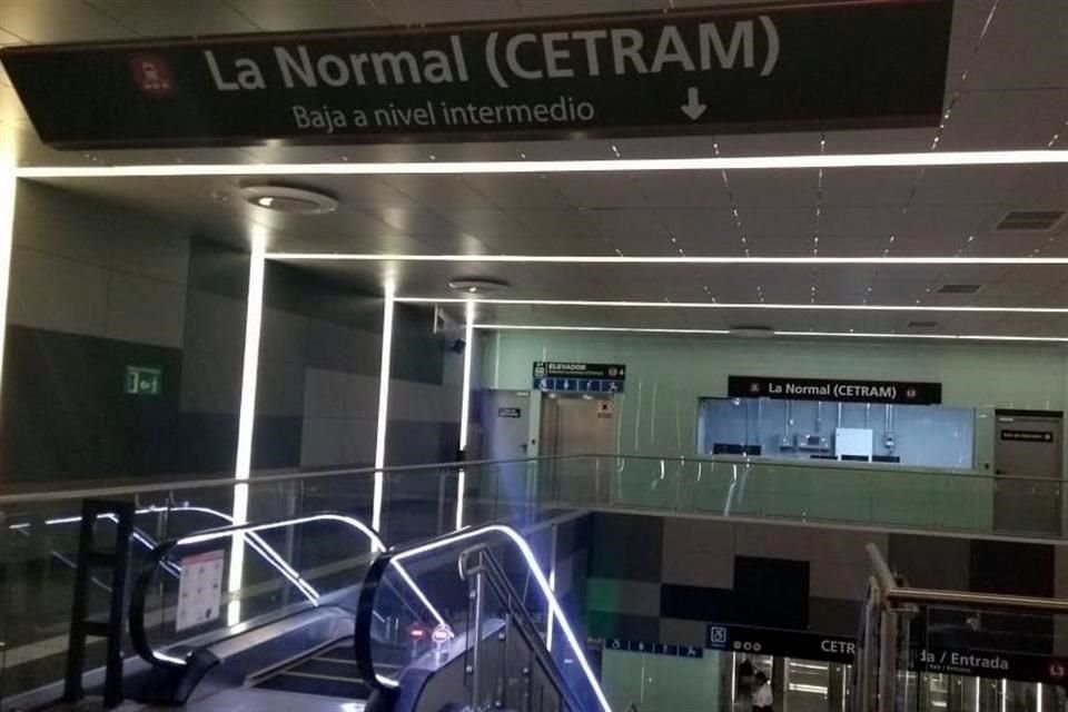 En el Centro de Transferencia Modal se visualizó que hay dos escaleras -una eléctrica y otra convencional- para el flujo de usuarios lo que, a decir de algunas personas, será insuficiente.