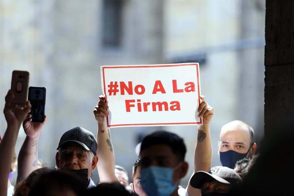 Locatarios se han manifestado contra el decreto.