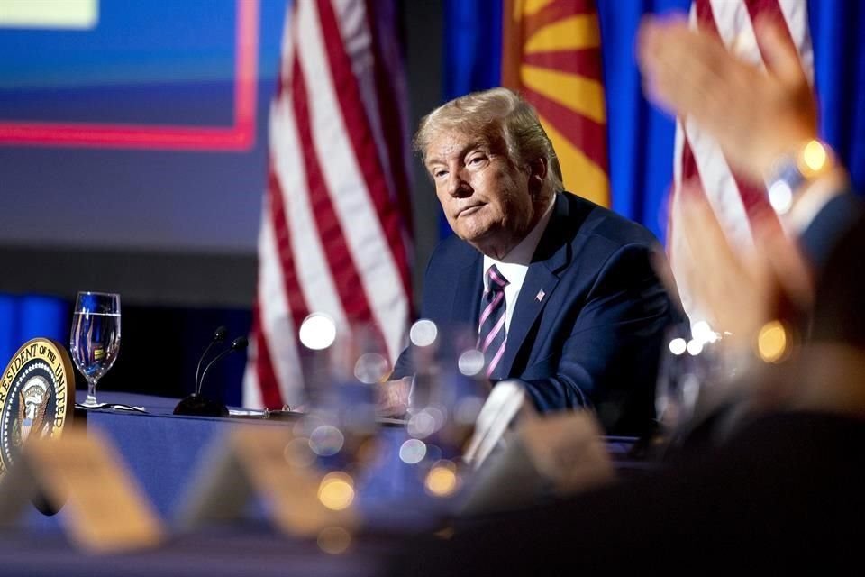 Al igual que ayer en Nevada, Trump se presentó en un formato de mesa redonda para esuchar las inquietudes de representantes y simpatizantes latinos de cara a las elecciones.