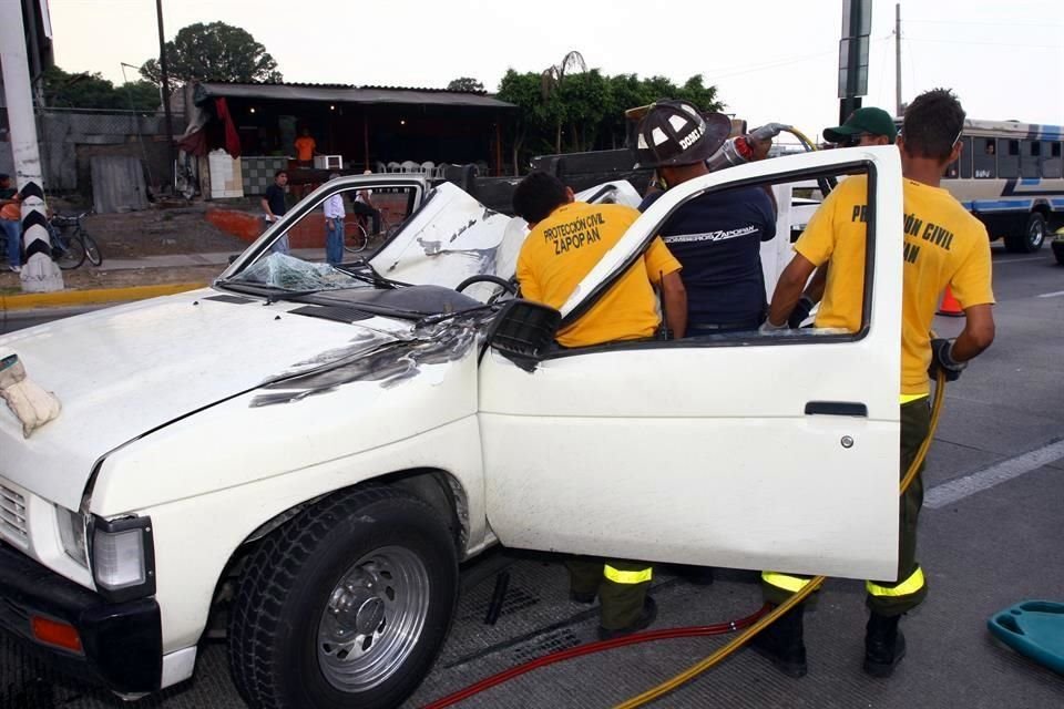 En 2007, el conductor de esta Nissan murió aplastado por la llanta que se desprendió de un tráiler.