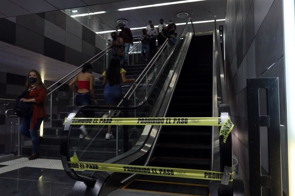 En un recorrido realizado hoy por MURAL se detectó que en la estación Centro, unas escaleras eléctricas no funcionaban.
