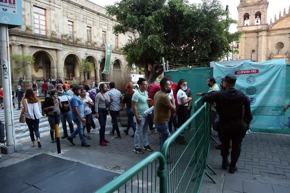 Desde las 18:00 horas, el Primer Cuadro de Guadalajara quedó cercado con vallas.