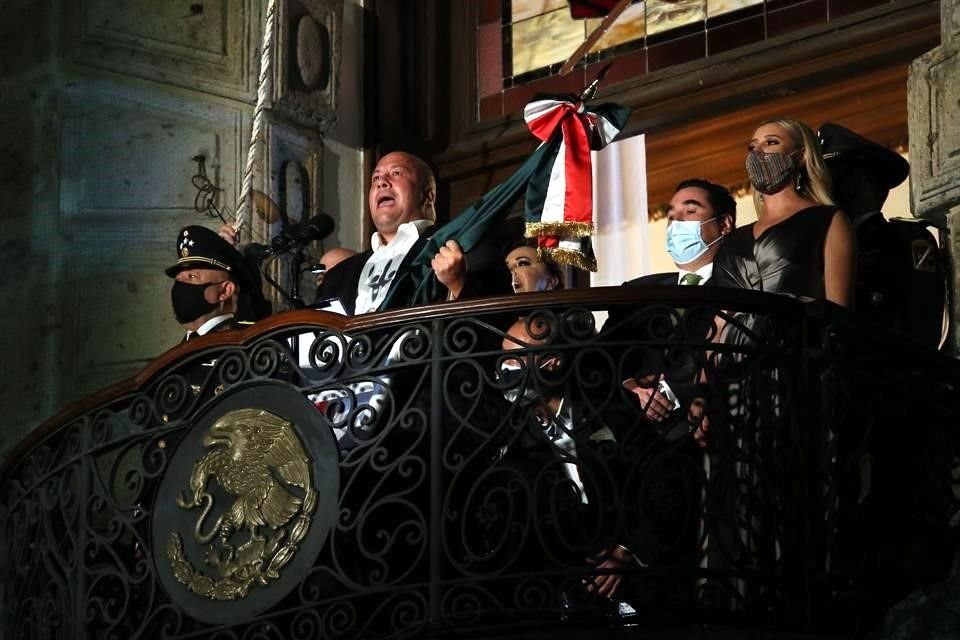Ante una Plaza de Armas vacía y 11 balcones de Palacio con médicos y enfermeras como invitados, el Gobernador dio el Grito de Independencia.
