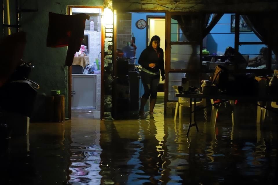 En la Colonia Portales se registraron inundaciones en las casas.