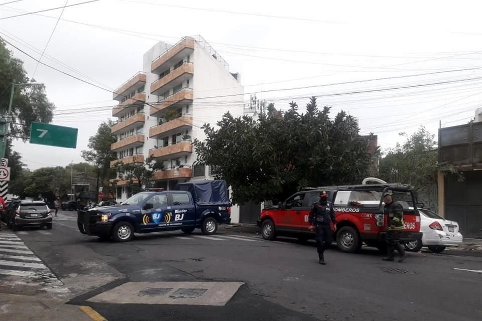 En Ajusco 47 también se inundó el estacionamiento de dos niveles, en el cual permanecen 7 vehículos atrapados.
