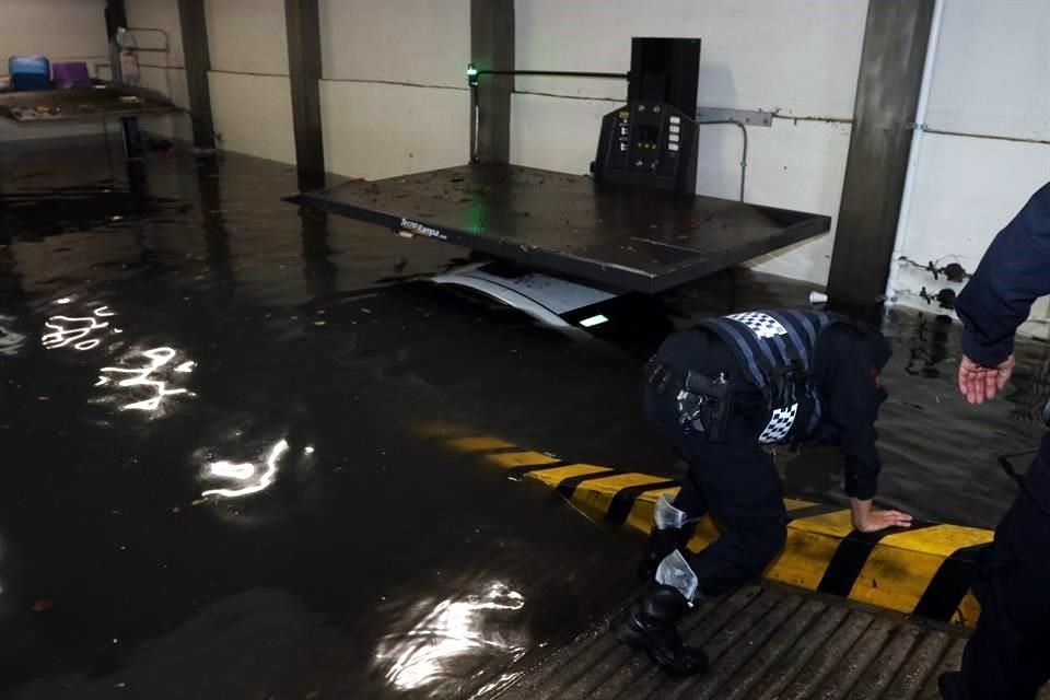 En Filipinas 702 B, dos autos fueron cubiertos en su totalidad.