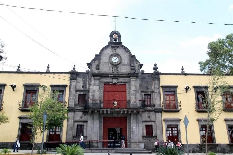 El dirigente del PRI en Zapopan denunció irregularidades en el Comité de Adquisiciones del Ayuntamiento.