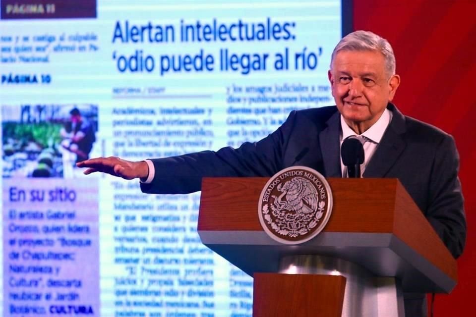 Tras pronunciamiento de intelectuales sobre atentado a la libre expresión, AMLO dijo que son ellos los que deben disculparse y los llamó conservadores.