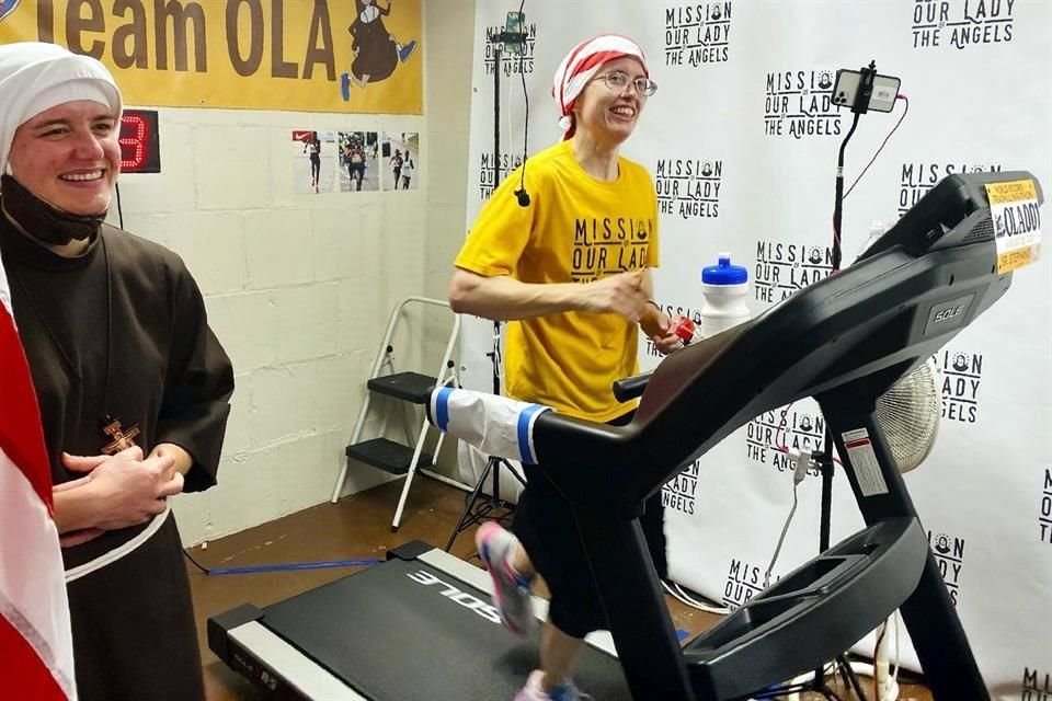 Baliga dijo que si la prueba se cancelaba, correría un maratón en una caminadora para recaudar dinero para el comedor de la Misión de Nuestra Señora de los Ángeles.