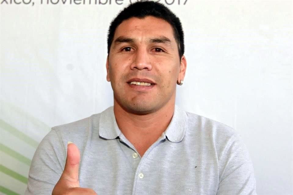 Salvador Cabañas perdió su carrera y su familia, pero intenta seguir adelante.