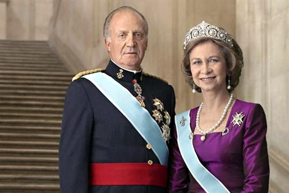 La Reina Sofía es señalada de haber sido parte de una conspiración contra su marido, el Rey Juan Carlos, lo que lo llevó a abdicar al trono español.