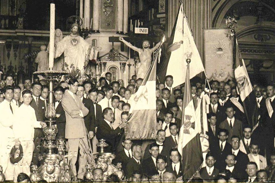 Fotografía de cristeros en congregación durante la llamada guerra cristera.