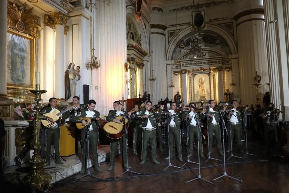 Los violines, las arpas y los guitarrones resonaron en la Catedral Metropolitana de Guadalajara.