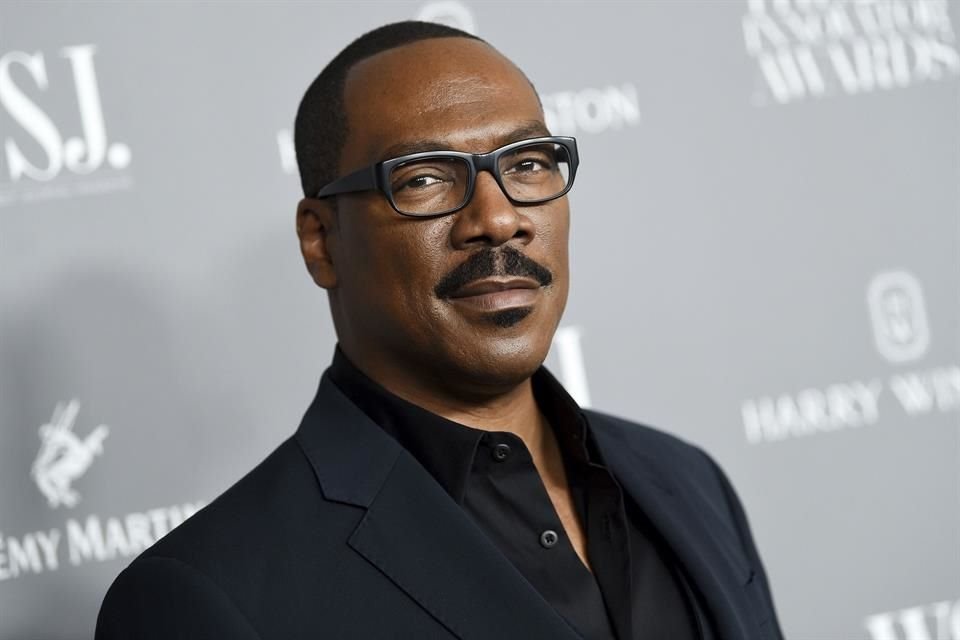 Eddie Murphy ganó su primer Emmy de su carrera por su regreso al programa de comedia 'Saturday Night Live'.