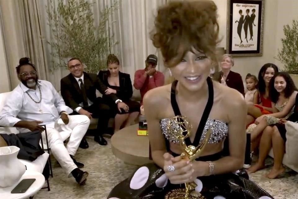 Zendaya recibió  el premio a  Mejor Actriz de Drama por 'Euphoria'.