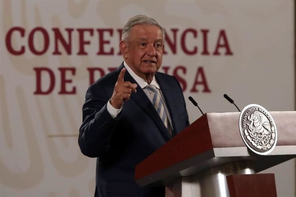 AMLO hizo llamado a no tomar casetas y bloquear vías férreas, protestar por causas justas y no dejarse manipular por líderes corruptos.