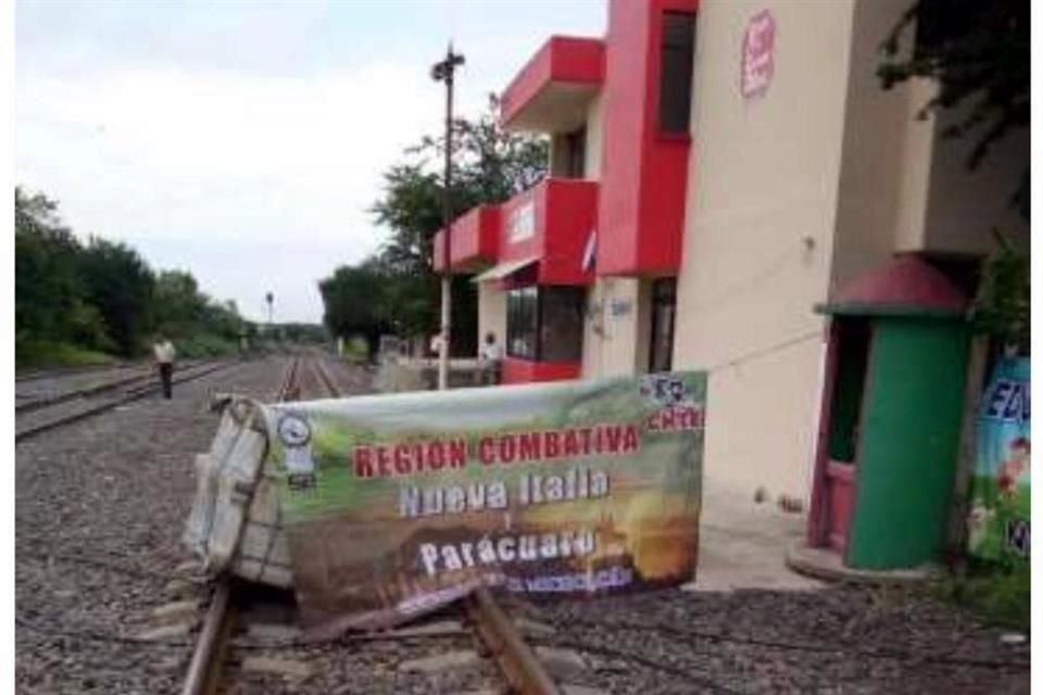 El segundo bloqueo se registra sobre las vías del tren en la estación de Nueva Italia.