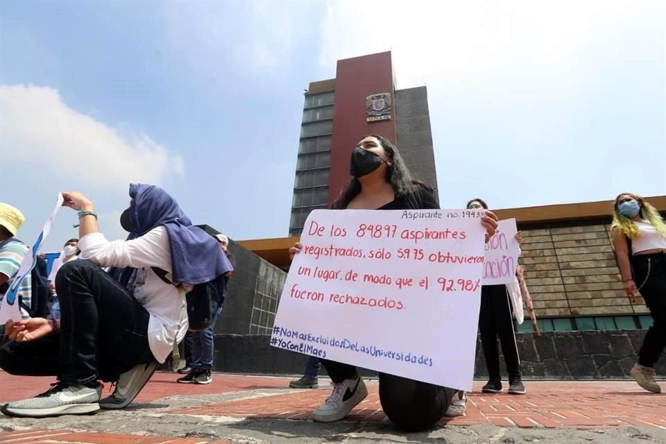 De acuerdo con los jóvenes, la UNAM rechaza a 9 de cada 10 alumnos.