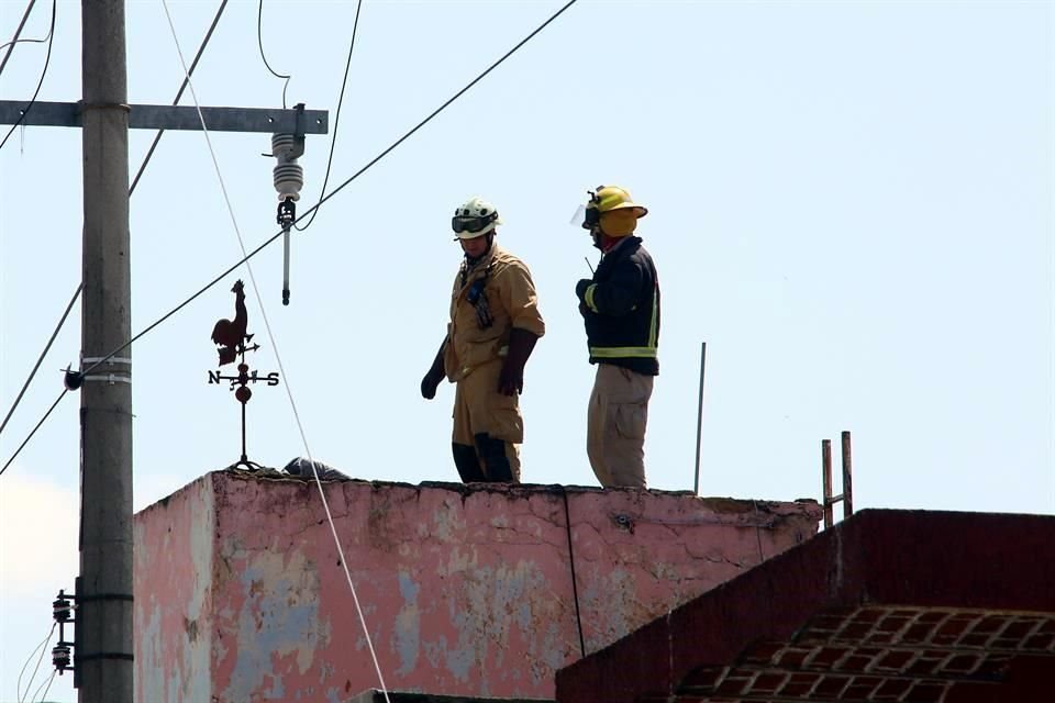 El hombre recibió la descarga cuando realizaba labores de limpieza en la azotea de la vivienda.