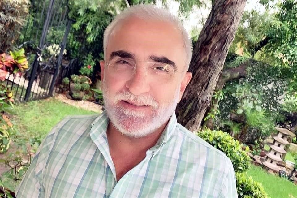 Vicente Fernández Jr. está dispuesto a formalizar su relación con Mariana González.