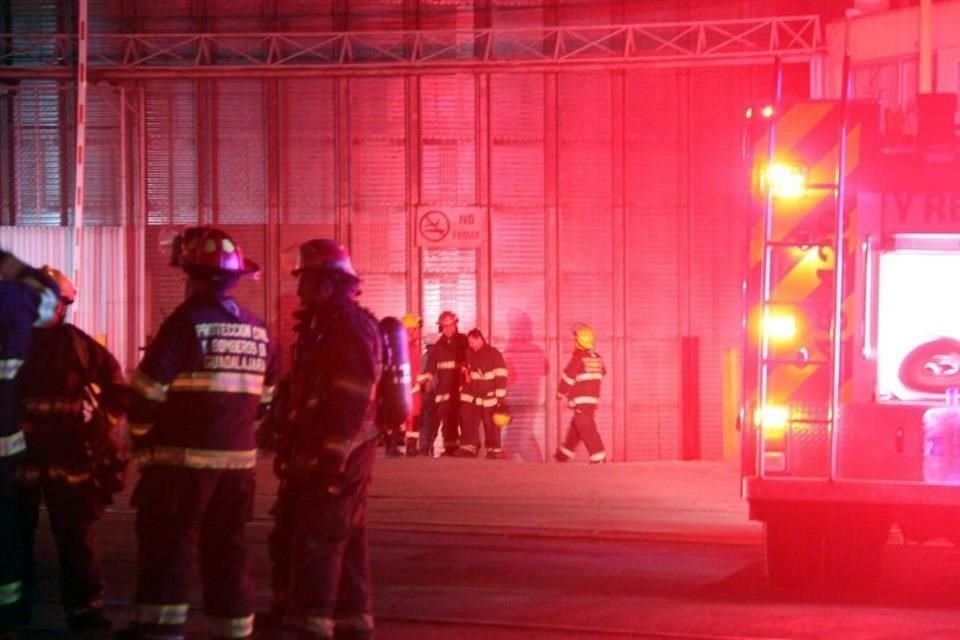 De acuerdo con el Director de Protección Civil y Bomberos de Guadalajara, Felipe de Jesús López Sahagún, la explosión ocurrió en un túnel que se encuentra abajo de cinco contenedores llamados silos.