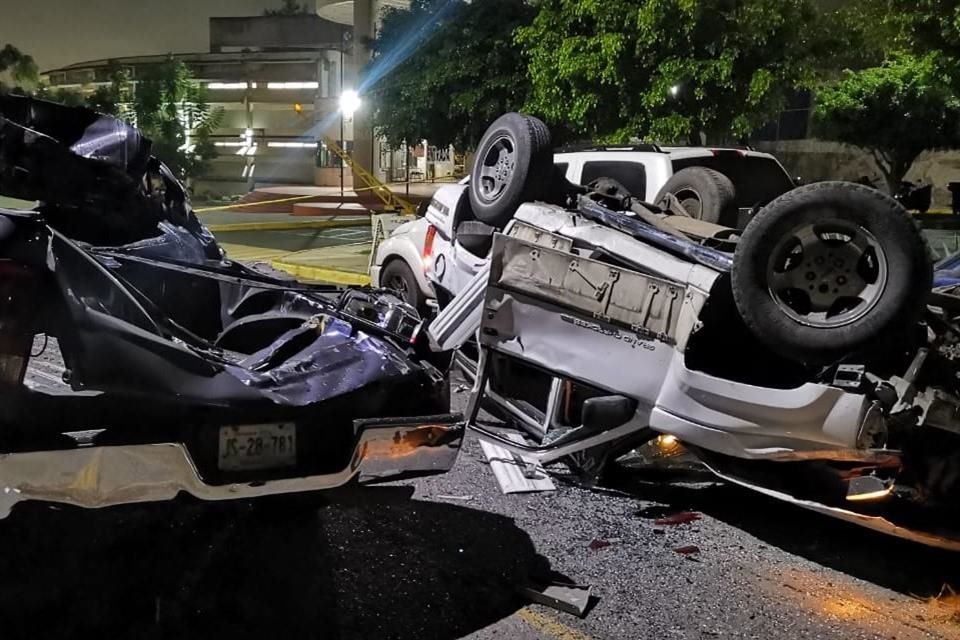 El conductor de la jeep parecía estar alcoholizado y, a pesar de los golpes que tuvo por la volcadura, se puso agresivo con los policías.
