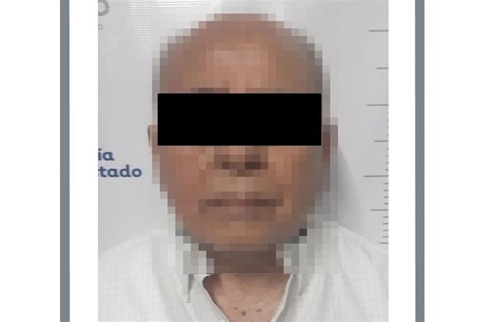 El notario fue puesto a disposición de un juez. Rostro cubierto por la autoridad.