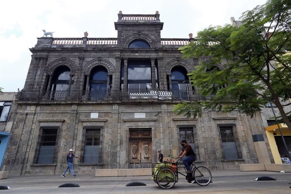 El Museo del Periodismo y las Artes Gráficas, también conocido como La Casa de los Perros, permanece cerrado tras los daños sufridos por la construcción de la Línea 3 del Tren Ligero.