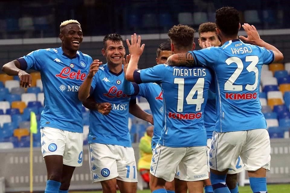 El mexicano aportó dos goles en el triunfo del Napoli.