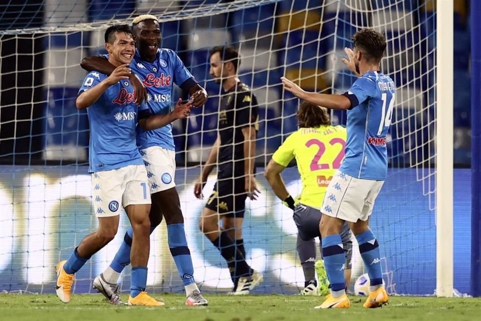 El mexicano marcó en dos ocasiones ante el Genoa.