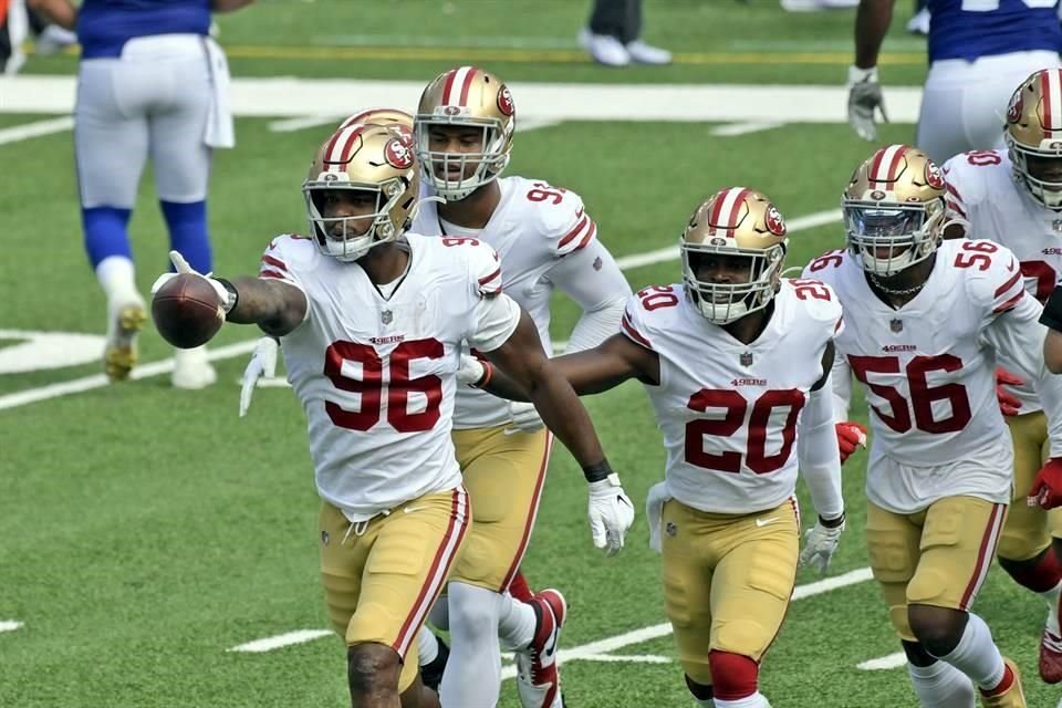 Sin varios de sus estelares, los 49ers no tuvieron problema para derrotar a los Gigantes.