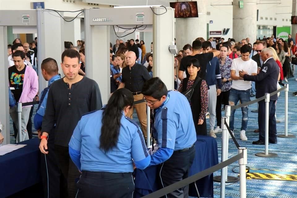 Aspectos de la edición pasada de la feria de arte Zona Maco, que congregó a 80 mil personas en tan sólo un fin de semana.