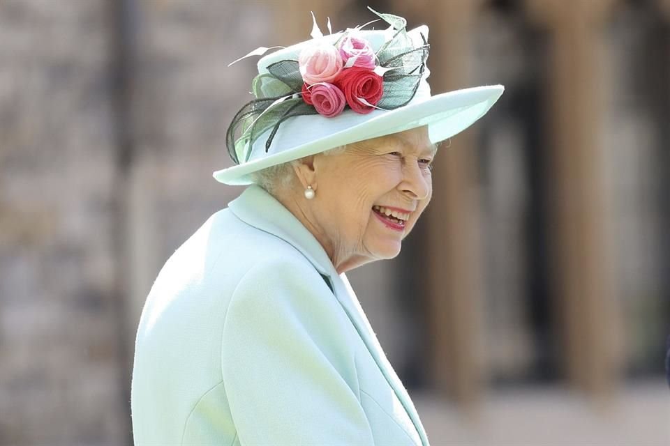 A pesar de que la Reina Isabel II y la familia real británica sufrirán bajas económicas por la pandemia, indicaron que no buscarán ayuda gubernamental.