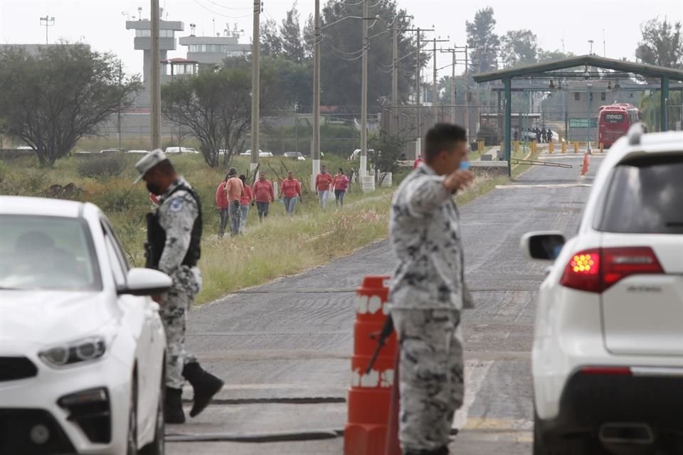 Llanto y desconcierto se desataron con el anuncio del cierre del Centro Federal de Readaptación Social 2 (Cefereso), ubicado en El Salto.