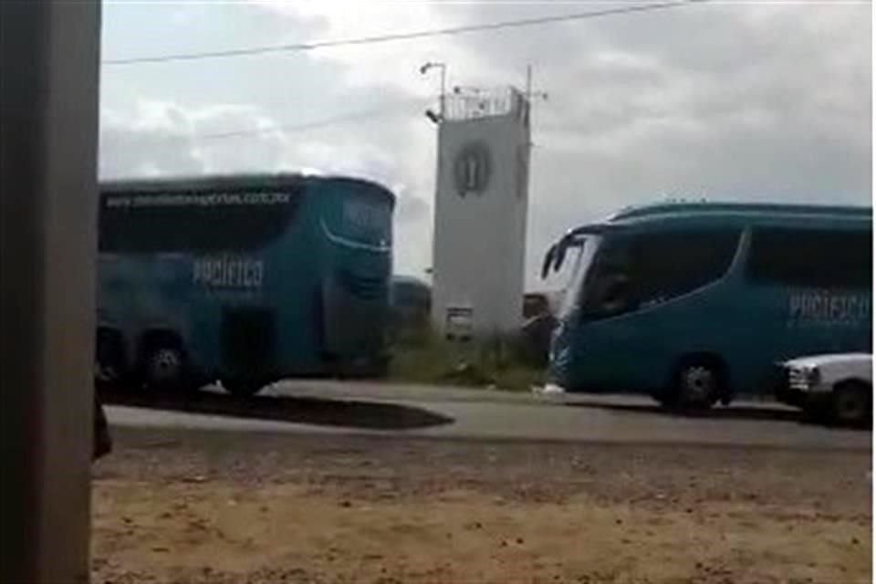 Familiares de los detenidos se dieron cita al penal, pues acusan que no les han dado  información oficial.