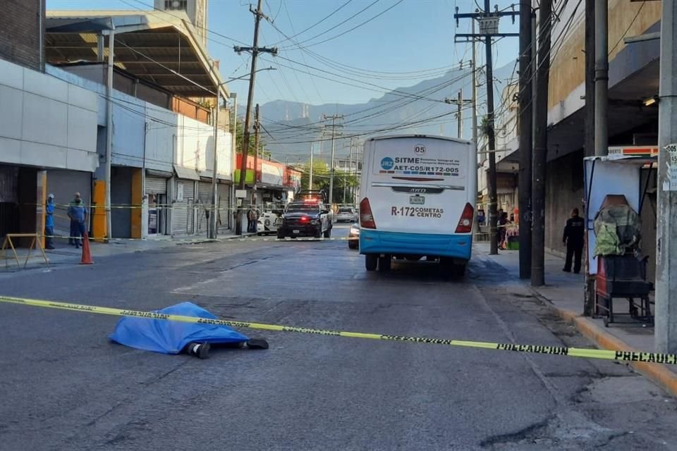 Una mujer murió atropellada por un camión de la Ruta 172, en el cruce de Villagrán y Colón, frente a la Central de Autobuses.
