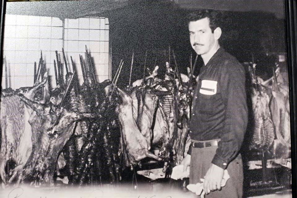 Don Rogelio Arrambide Chapa en el Restaurante El Pastor, en 1965, dedicó su vida a dar la mejor calidad y atención a su clientela en sus restaurantes.