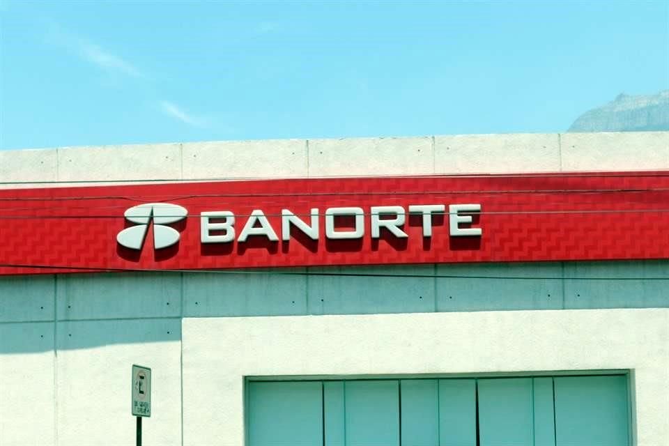 Banorte señaló que las perspectivas están lejos de ser alegres. La actividad total de México en 2021 seguirá siendo 5.5 por ciento menor que en 2018. 