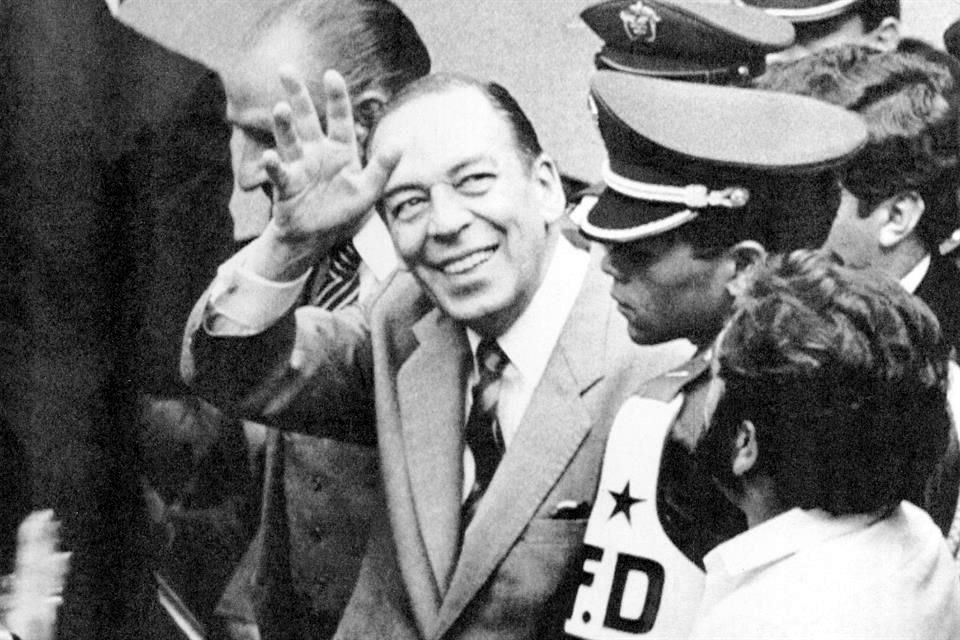 Álvaro Gómez Hurtado llega al Periódico El Siglo, el 21 de Julio de 1988.