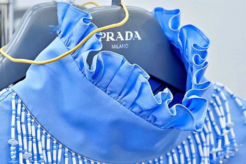 Para más detalles visita prada.com/auction.