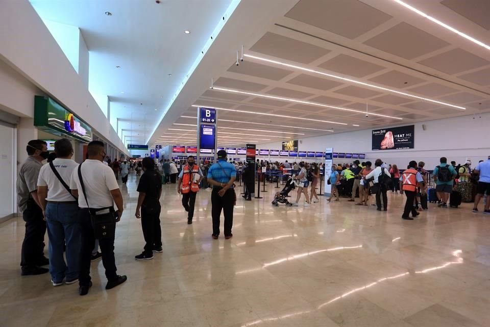 El Aeropuerto Internacional de Cancún operó en septiembre al 45 por ciento de la capacidad que tenía en igual mes del año pasado.