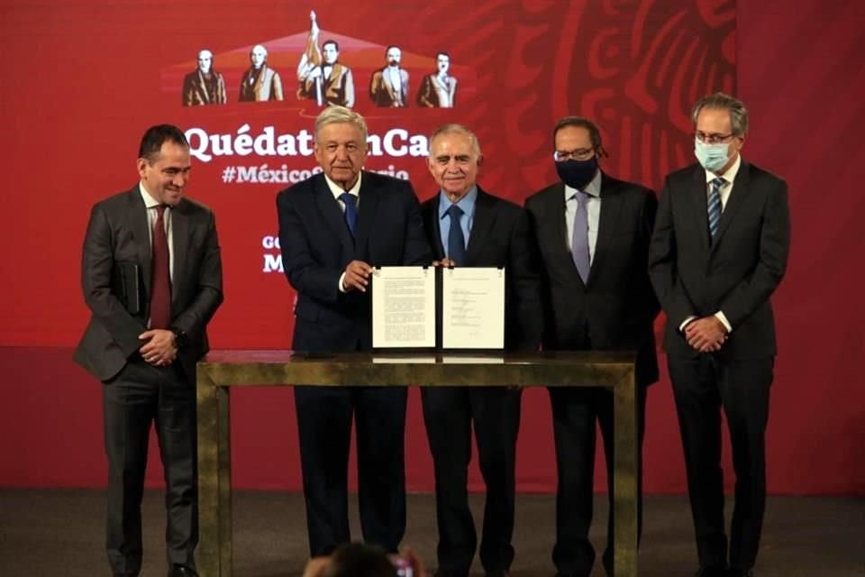 Firma del convenio entre la IP y el Gobierno federal.