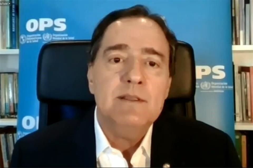 El subdirector de la OPS, Jarbas Barbosa, en conferencia.