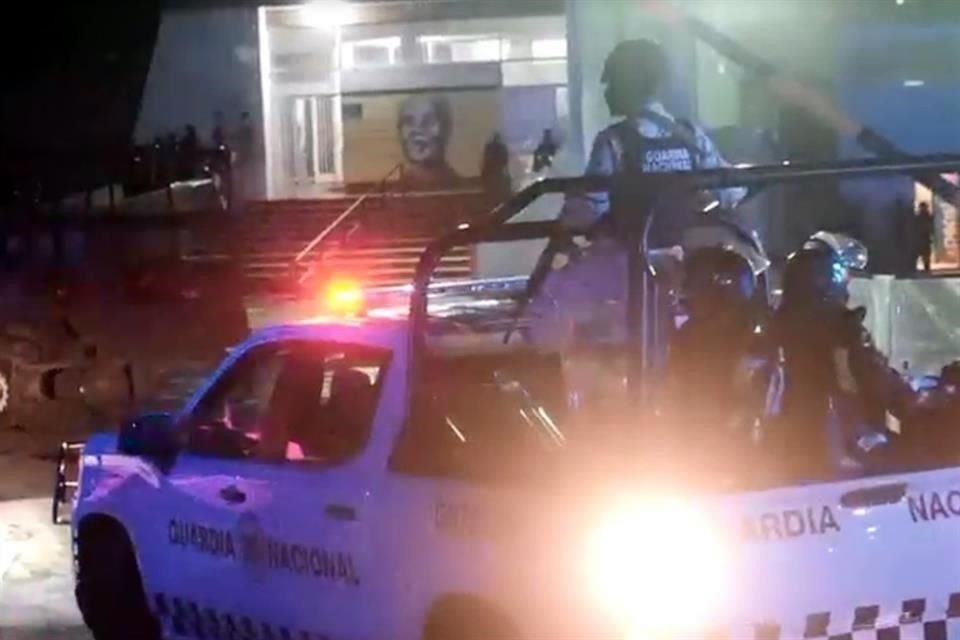 Al sitio llegaron policías estatales y elementos de la Guardia Nacional.