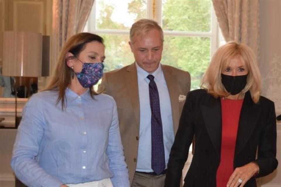 Beatriz Gutiérrez Müller viajó a París, Francia.