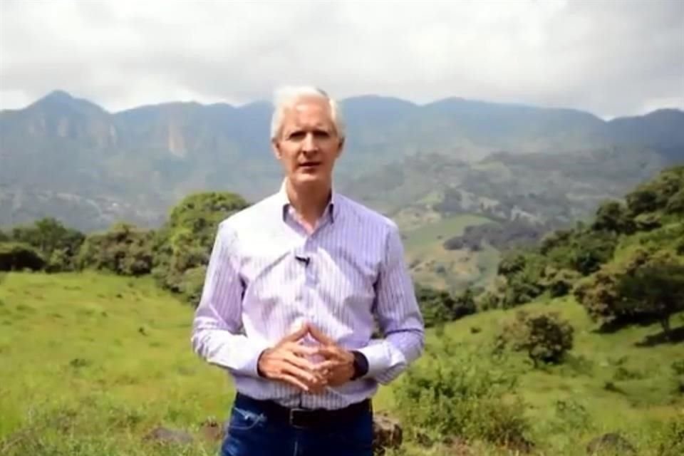 Alfredo del Mazo pidió ponerse la vacuna contra la influenza.