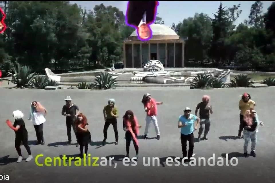 En un video lanzado este sábado, personalidades cantan en el Cárcamo de Dolores una versión satírica de la cumbia 'Escándalo', hecha famosa por La Sonora Dinamita.