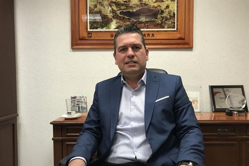 Carlos Enrique Torres Lugo, director del Siapa es ingeniero civil; previo a su llegada al Siapa no se había desempeñado en puestos relacionados con la gestión del agua.