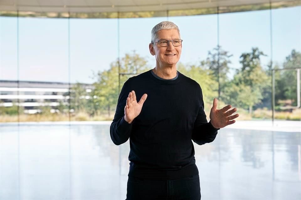 Si bien Tim Cook no nombró a Facebook, las dos empresas están inmersas en una disputa de alto perfil. 